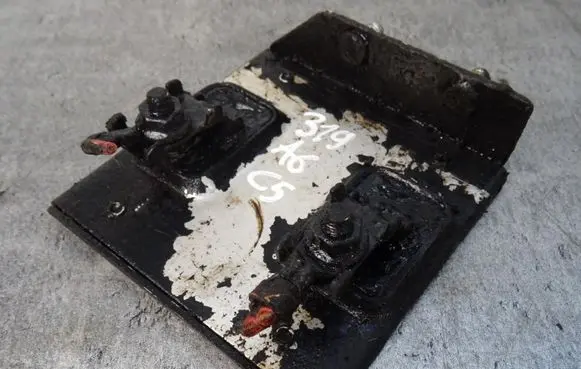 Audi A6 S6 C5 4B Coolant fan relay 