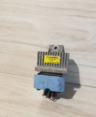 Renault Megane III Glow plug pre-heat relay 8200859243