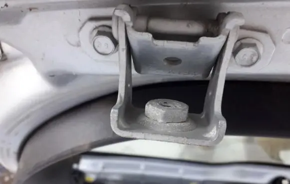 Alfa Romeo 147 Tailgate/trunk/boot hinge