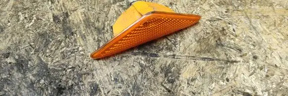 Front fender indicator light