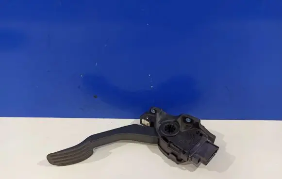 Volvo S60 Accelerator throttle pedal 31329062 31329058