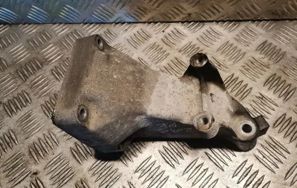Mercedes-Benz C W203 Engine mounting bracket 6112230704