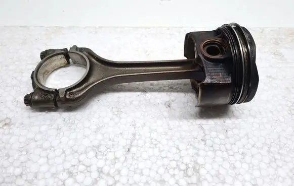 Volkswagen Golf VIII Piston with connecting rod 