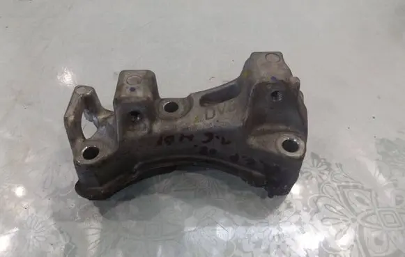 Citroen C4 Grand Picasso Engine mounting bracket 9681861680