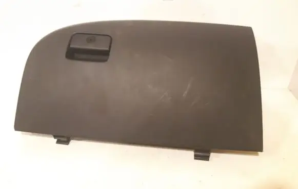 Mitsubishi Outlander Glove box