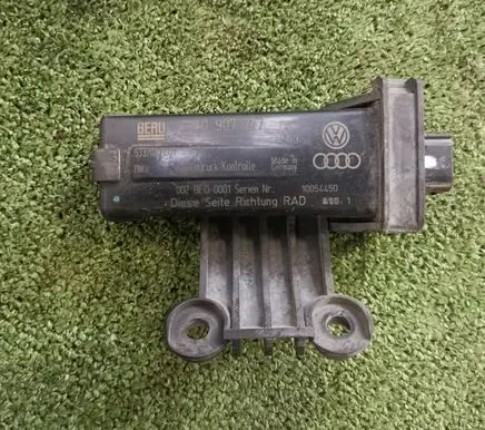 Audi A8 S8 D3 4E Tire pressure sensor 4E0907277