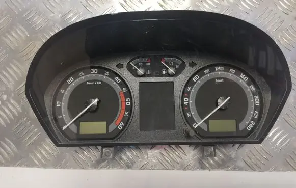 Skoda Fabia Mk1 (6Y) Speedometer (instrument cluster) 6Y0920882E