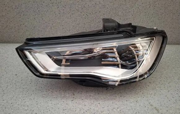 Audi A3 S3 8V Headlight/headlamp 8V0941005 01074021A 1EL01074021