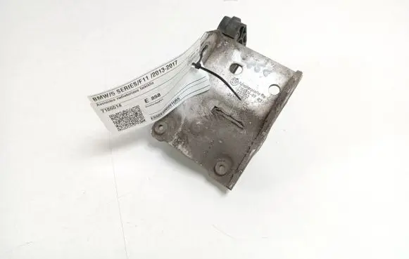 BMW 5 F10 F11 Radiator mount bracket 7186514