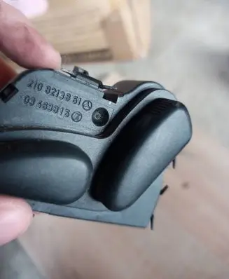 Mercedes-Benz E W210 Seat control switch a2108213851
