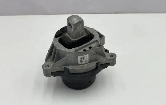 BMW 4 F36 Gran coupe Engine mount bracket 6850220 081017