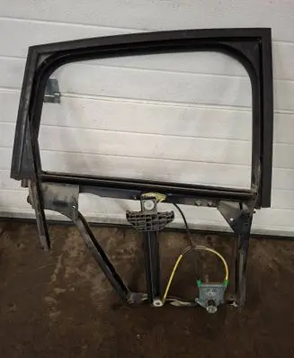 Rear door manual window regulator