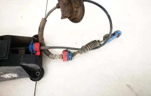 Gear shift cable linkage