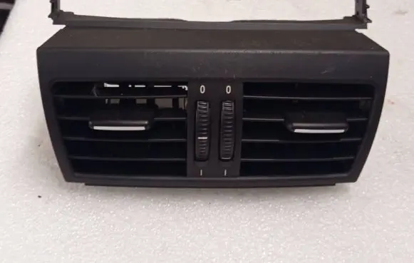BMW X5 E70 Rear air vent grill 607967969