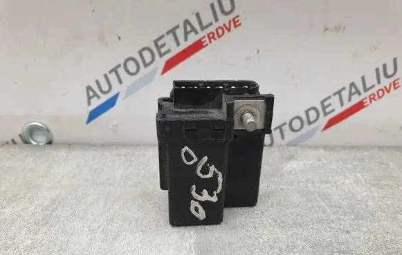 BMW 5 E39 Glow plug pre-heat relay 2246919