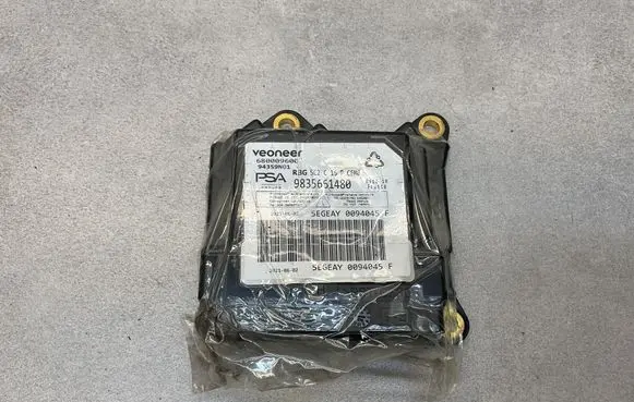 Opel Mokka B Airbag control unit/module 9835661480