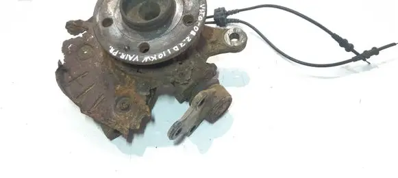 Mercedes-Benz Vito Viano W639 Front wheel hub 6393320224