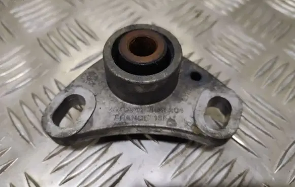 Engine mount bracket