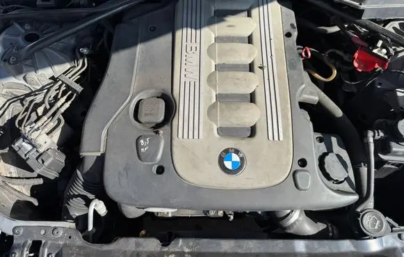 BMW 5 E60 E61 Engine cover (trim)