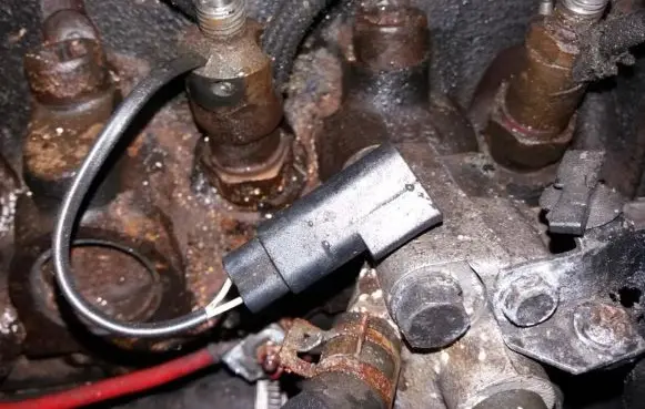 Ford Mondeo MK II Fuel injector sulaidu