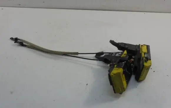 Volvo V70 Rear door lock 8650552