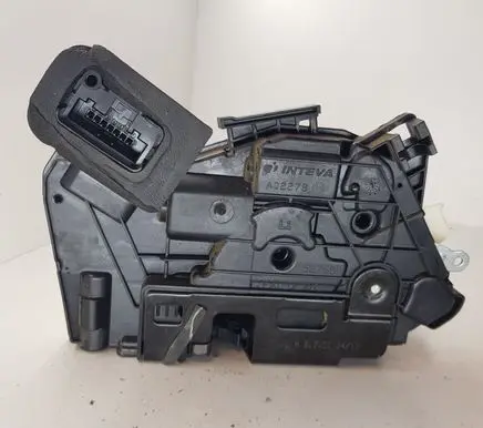 Skoda Yeti (5L) Front door lock 527680