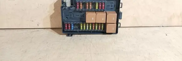Jaguar XJ X308 Fuse module LNC2822CA 2822CA