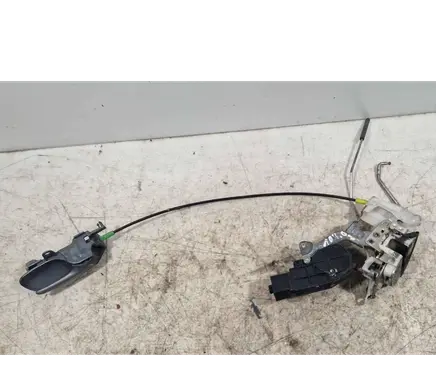 Peugeot 107 Front door lock 6B0112