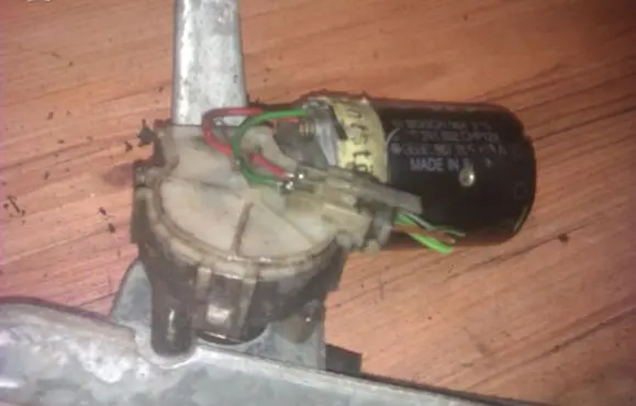 Volkswagen Polo II 86C 2F Wiper motor 0390241092