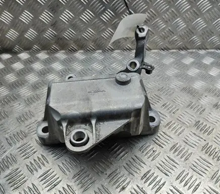 Volvo XC40 Engine mount bracket 32139919