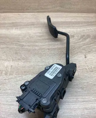 Volvo S40, V40 Accelerator throttle pedal 30865642 M865642 WithPlug