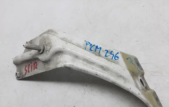 Volkswagen Scirocco Fender mounting bracket 1K8821135