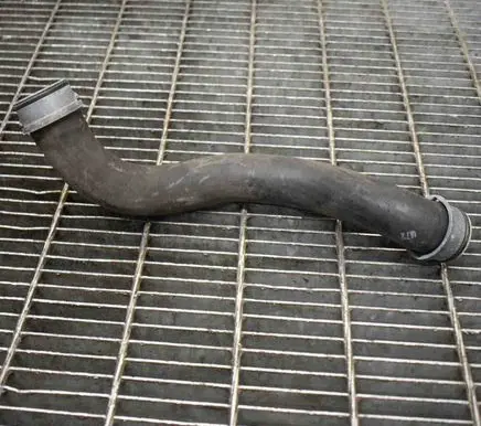 Mercedes-Benz E W212 Engine coolant pipe/hose A2045011582