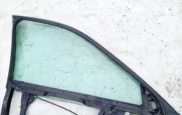 Audi A4 S4 B5 8D Front door window glass four-door as2