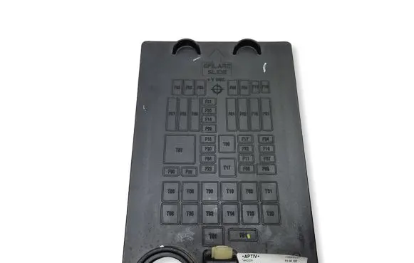 Jeep Renegade Fuse box cover 52027004