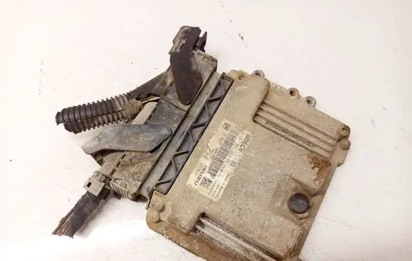 Opel Astra H Engine control unit/module 0281011943