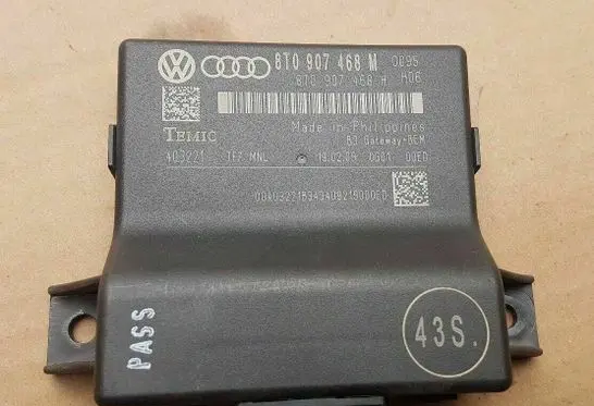 Audi A4 S4 B8 8K Gateway control module 8T0907468M
