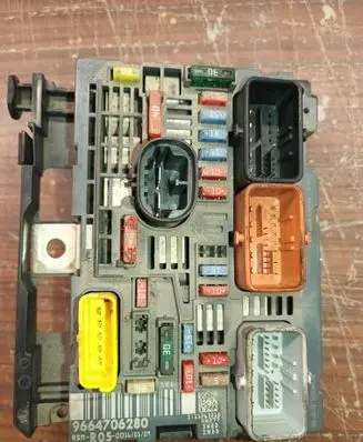Peugeot 308 SW Fuse module 9664706280 r05