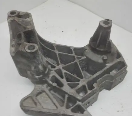 Volkswagen PASSAT B6 Engine mounting bracket 06F199207H