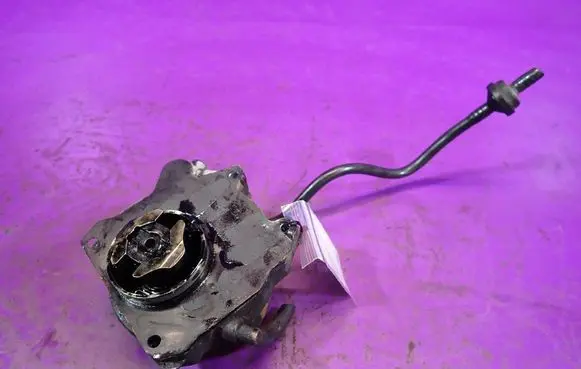 Opel Astra H Vacuum pump