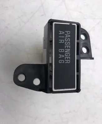 Mitsubishi Grandis Passenger airbag on/off switch R3311