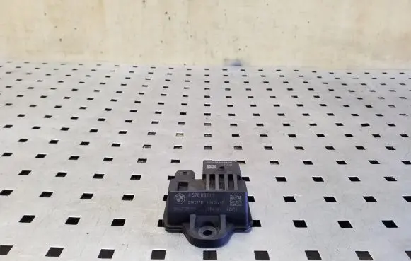 BMW X1 E84 Glow plug pre-heat relay 8570087 0522120103