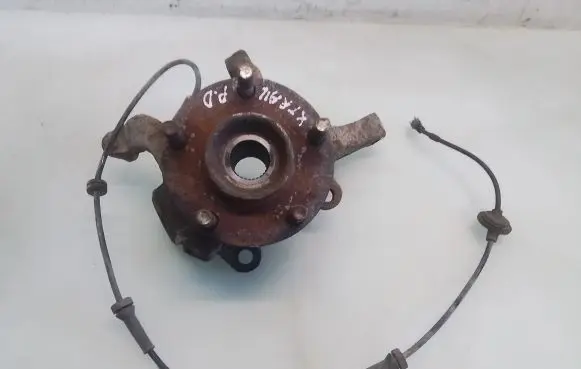 Nissan X-Trail T30 Front wheel hub spindle knuckle