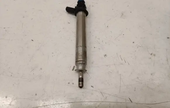 Mercedes-Benz E W213 Fuel injector A2560705600