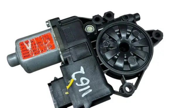 Hyundai i40 Rear door window regulator motor 834603Z010