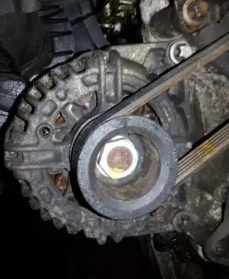 Opel Zafira B Generator/alternator BOSH