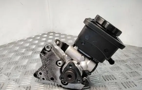 BMW X3 E83 Power steering pump 32412247556 7692974536
