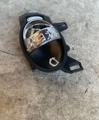 Nissan Juke I F15 Front door interior handle