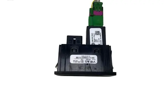 Volkswagen Golf VII AUX in-socket connector 5G0035222E 5G0035726E