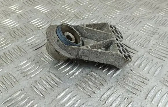 Jeep Cherokee Muffler mount bracket/holder 68343330AB